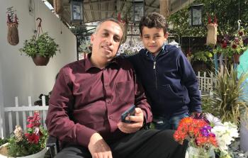 الدكتور أحمد الجدبة وابنه زين