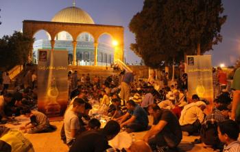 إفطار المقدسيين في ساحة الأقصى 