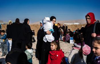 النازحون من الموصل يعانون ظروفاً معيشية صعبة (أ ف ب)