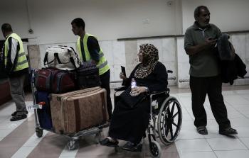 جانب من العمل على معبر رفح أمس (أ ف ب) 