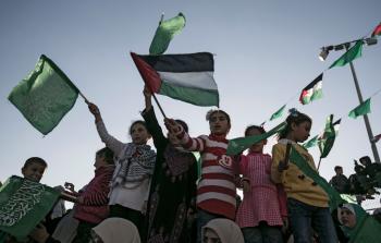 صورة لجماهير حماس في مهرجان انطلاقتها بخان يونس - (أ ف ب)