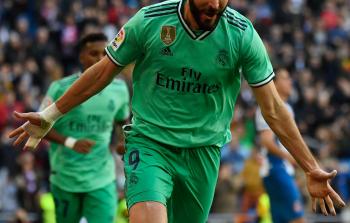 كريم بنزيمه يحتفل بالفوز