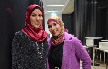 نجاح مسلم - يمين الصورة