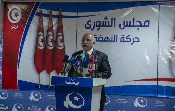 عبد الكريم الهاروني خلال مؤتمر صحفي (الأناضول)