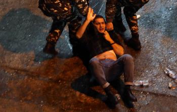 مشهد من احتجاجات لبنان أمس (الفرنسية)