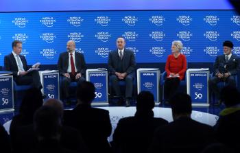 تشاووش أوغلو خلال مشاركته في منتدى دافوس (الأناضول)