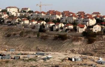 منازل في حدود مستوطنة إسرائيلية مقامة على أراضي المواطنين (أرشيف)