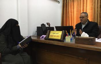 الزميلة الصحفية أسماء صرصور في حوارها مع رئيس مشروع الحد من مشكلة التسؤّل رياض البيطار