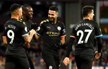 صورة جانبية من المبارة يظهر فيها محرز