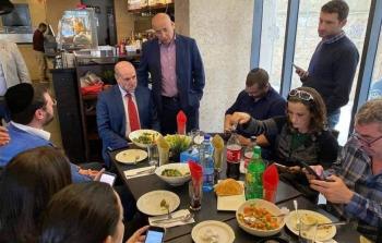 صورة من لقاء الهباش بالإسرائيليين في رام الله