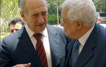 عباس وأولمرت في صورة أرشيفية