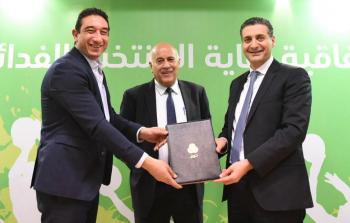 جانب من توقيع الاتفاقية