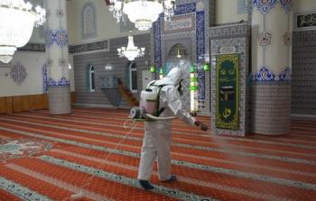 صورة أرشيفية لتعقيم أحد المساجد