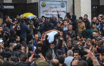 جانب من تشييع شهداء حادث النصيرات (الأناضول)