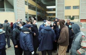 من أمام أحد مراكز الحجر في خانيونس (أرشيف)