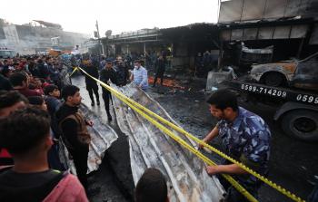 جانب من إخماد السيطرة على ميدان الحريق. تصوير/محمود أبو حصيرة.