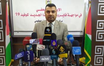 الناطق باسم وزارة الصحة أشرف القدرة يتلو بيان الإيجاز الصحفي