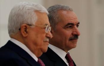 رئيس السلطة محمود عباس ورئيس حكومته محمد اشتية (أرشيف)