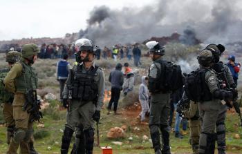 مواجهات بين الاحتلال والمواطنين بالضفة (أ ف ب)