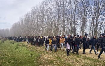 المهاجرون يواصلون الزحف نحو أوروبا (الأناضول)