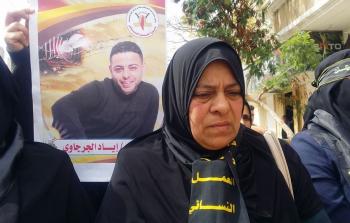 صباح الجرجاوي خلال وقفة تضامنية مع الأسرى بخان يونس (تصوير ربيع أبو نقيرة)