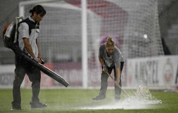 تعقيم ملعب كرة قدم أرجنتيني خشية 