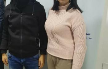 المعتقل السابق نزال مع فريق محامون من أجل العدالة