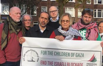 زاهر البيراوي برفقة مجموعة من نشطاء أسطول الحرية (أرشيف)