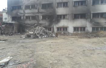 الحريق ترك المحال والمنشآت مساحات قاحلة