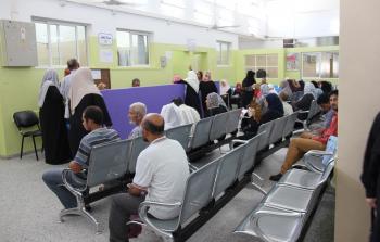 من داخل إحدى العيادات الخارجية بغزة (أرشيف)