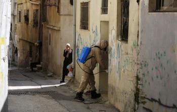 تعقيم مرافق بالضفة خشية 