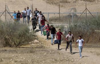 صورة أرشيفية لعمال فلسطينيين في الداخل المحتل عام 1948