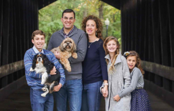 النائب عماش مع عائلته