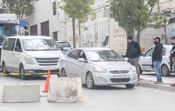 إغلاق بلدة بيتونيا بالضفة الغربية لمواجهة تفشي وباء كورونا