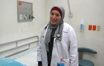 طبيبة فلسطينية في إحدى مستشفيات الاحتلال الإسرائيلي (أرشيف)