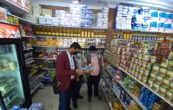 جانب من الجولات التفتيشية لوزارة الاقتصاد بغزة