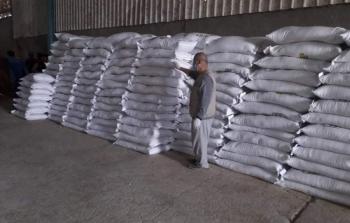 صورة جانبية للأعلاف المقدمة ضمن الدفعة الثانية لمنحة دعم القطاع الزراعي