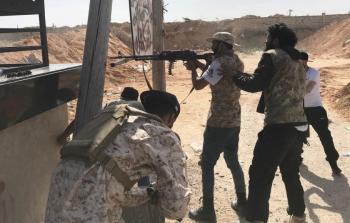 مقاتلون من القوات الحكومية خلال مواجهات عنيفة جنوب طرابلس مع قوات حفتر (أرشيف)