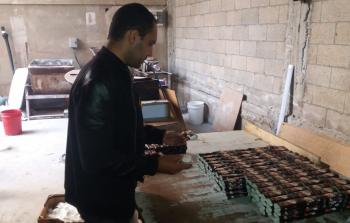 فرق وزارة الاقتصاد أثناء جولتها أمس في أسواق ومحال قطاع غزة