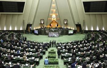 البرلماني الإيراني في صورة من الأرشيف