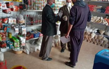 جانب من الجولة الخاصة بوزارة الاقتصاد والجهات الأخرى لضبط حركة الأسواق