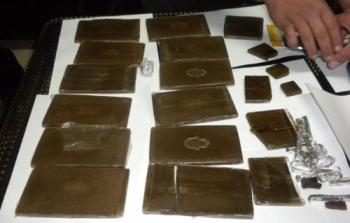 مواد مخدرة في حوزة رجال مكافحة المخدرات (أرشيف)