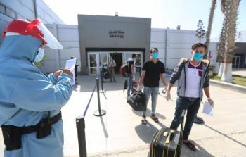 صورة ملتقطة للمواطنين العائدين عبر معبر رفح الحدودي