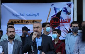 إسماعيل رضوان خلال وقفة طلابية مناهضة للتطبيع بغزة (تصوير ياسر فتحي)