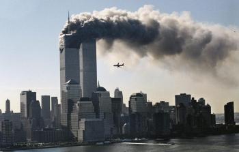 برجا التجارة العالمي بـ نيويورك تشتعل فيهما النيران (أرشيف)