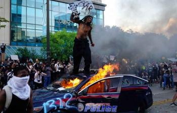 جانب من عملية احتجاج المواطنين الأمريكيين (وكالات)