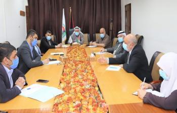 جانب من لقاء نواب التشريعي بمسؤولي وزارة الصحة بغزة