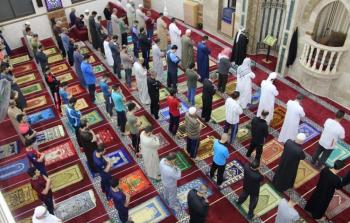 مشهد من صلاة الفجر في إحدى مساجد قطاع غزة