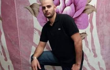 الأسير إسلام وشاحي في صورة من داخل أسره (أرشيف)