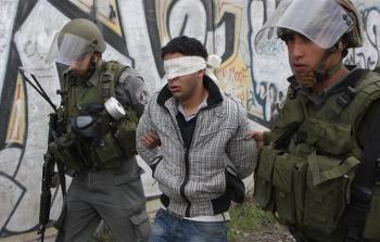 قوات الاحتلال تعتقل مواطنا فلسطينيا في الضفة الغربية (أرشيف)